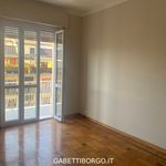 Affitto 4 camera appartamento di 95 m² in Cuneo
