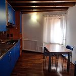 Affitto 5 camera appartamento di 160 m² in Verona