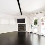 Rent 4 bedroom apartment of 206 m² in Beverly Hills