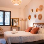 Rent 2 bedroom apartment of 67 m² in Bordeaux
