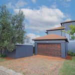 Rent 3 bedroom house of 791 m² in Johannesburg