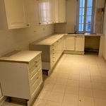 Rent 4 bedroom apartment of 131 m² in Versailles