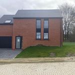 Rent 3 bedroom house of 642 m² in Somme-Leuze