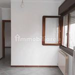 Affitto 4 camera appartamento di 85 m² in Adria