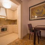 Affitto 4 camera appartamento di 85 m² in Venezia