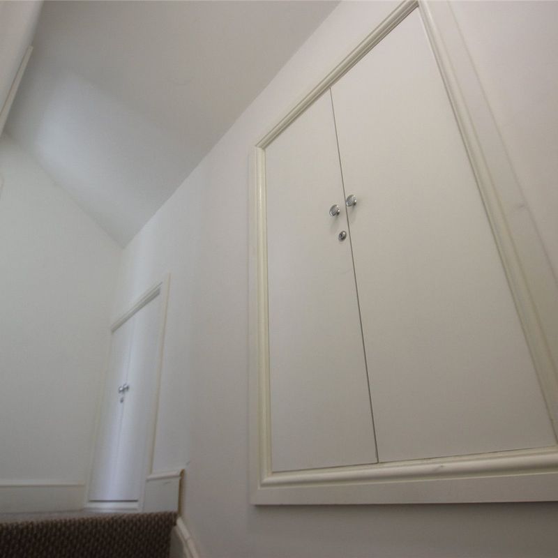 A bright DOUBLE ROOM within a shared house in Wembley.