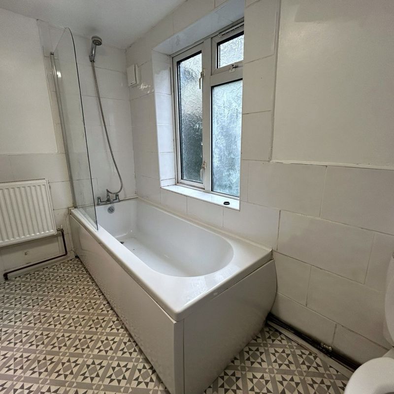 3 bedroom property to let in Eirw Road, PORTH - £825 pcm Britannia