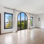 Rent 3 bedroom apartment of 237 m² in Los Angeles