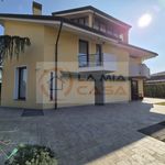 Rent 3 bedroom house of 215 m² in Stra