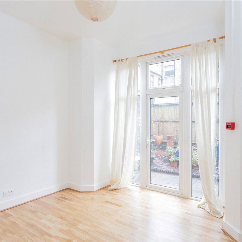 apartment for rent at Clissold Crescent, Stoke Newington, London, N16, England