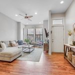 Rent 4 bedroom apartment in Chicago