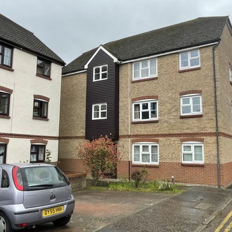 Flat to rent in California Close, Highwoods, Colchester CO4 Mile End