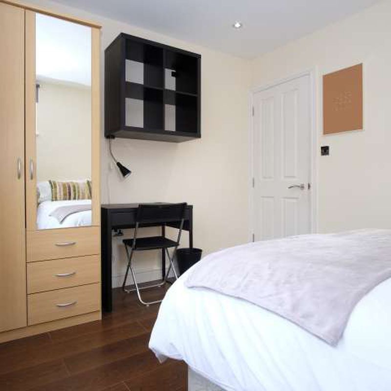 Ensuite room for rent in 4-bed house in Streatham, London