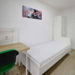 Rent a room of 90 m² in Dusseldorf