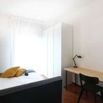 Rent a room of 133 m² in Milano
