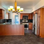Rent 4 bedroom apartment of 212 m² in Woodland Hills