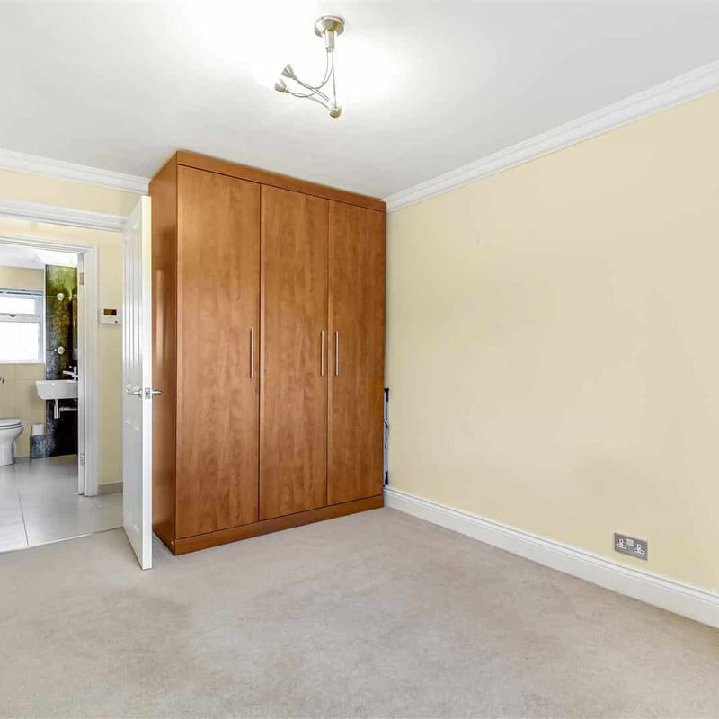 2 bed flat to rent in Park Court, East Sheen, SW14 | James Anderson