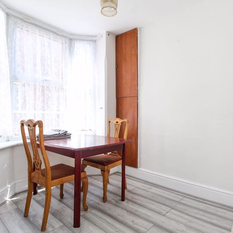 3     room house to let in London Road Bedford MK42 0PB Fenlake