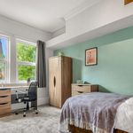 Rent 6 bedroom student apartment in Leeds