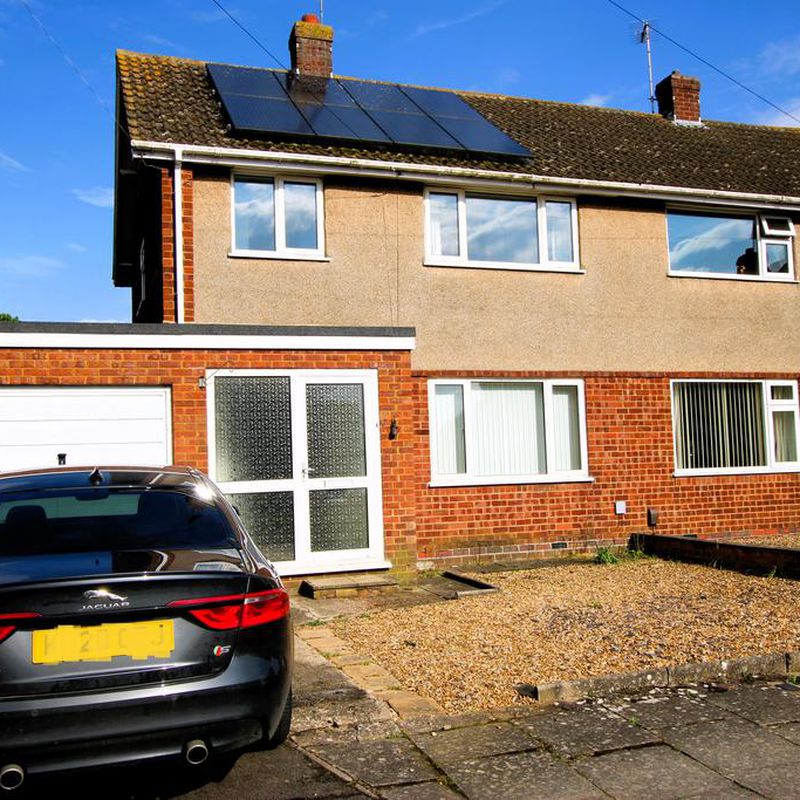 3 bedroom semi-detached house to rent Kettering