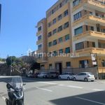 Affitto 4 camera casa di 90 m² in Genova