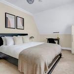Rent 2 bedroom flat of 83 m² in London