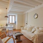 Rent 3 bedroom apartment in Cortona