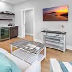 Rent 6 bedroom house of 241 m² in Beach Haven
