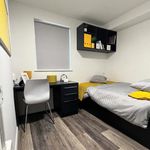 Rent 6 bedroom student apartment of 10 m² in Leeds