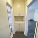 Rent 2 bedroom apartment in Van Nuys