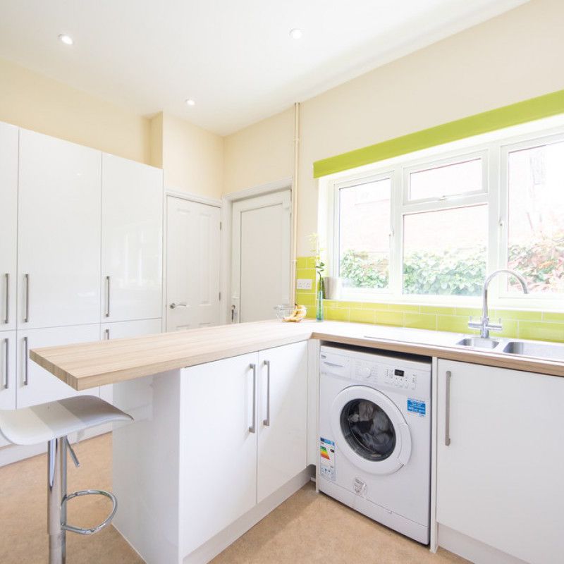 room in Bath Road, Reading Horncastle