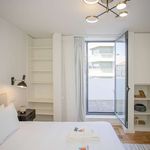 Rent 4 bedroom apartment of 205 m² in Porto