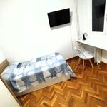 Rent a room of 180 m² in Zaragoza