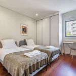 Rent 2 bedroom apartment of 85 m² in Porto