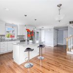 Rent 3 bedroom apartment of 151 m² in Wakefield