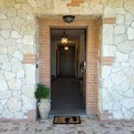 Rent 5 bedroom house of 350 m² in Rocca San Giovanni