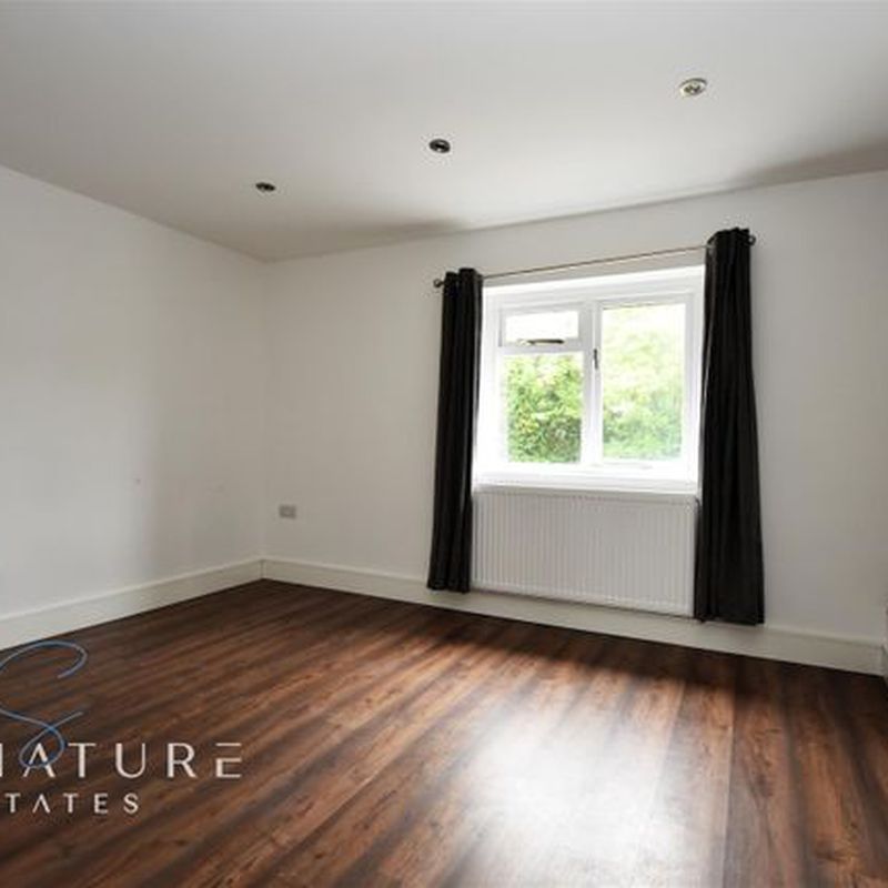 Flat to rent in The Hall Walk, London Road, Berkhamsted HP4 Bourne End
