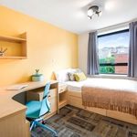 Rent 6 bedroom student apartment of 25 m² in Leeds