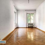 Rent 5 bedroom apartment of 150 m² in Roma
