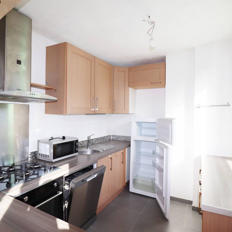 A louer appartement 3 pièces avec balcon, cave et stationnement facile dans la résidence Bois Lemaitre 13012 Marseille