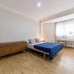 Rent a room of 190 m² in València