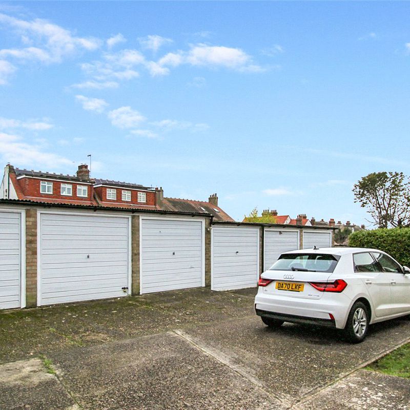 apartment for rent at Chalkwell Park Drive, Leigh-on-Sea, Essex, SS9, England