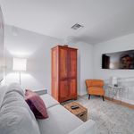 Rent 1 bedroom apartment of 1131 m² in Coral Gables