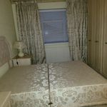 Rent 3 bedroom flat in Hayes
