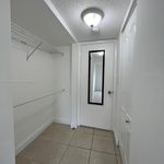 Rent 2 bedroom apartment of 944 m² in Sunrise
