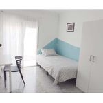 Rent a room of 110 m² in Zaragoza
