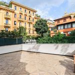 Affitto 5 camera appartamento di 300 m² in Roma
