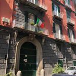 Affitto 6 camera appartamento di 250 m² in Napoli
