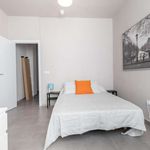 Rent a room of 90 m² in València