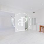 Rent 4 bedroom apartment of 290 m² in Barcelona